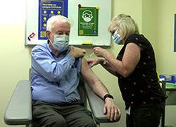 Laureate Professor Peter Doherty receives COVID-19 vaccine